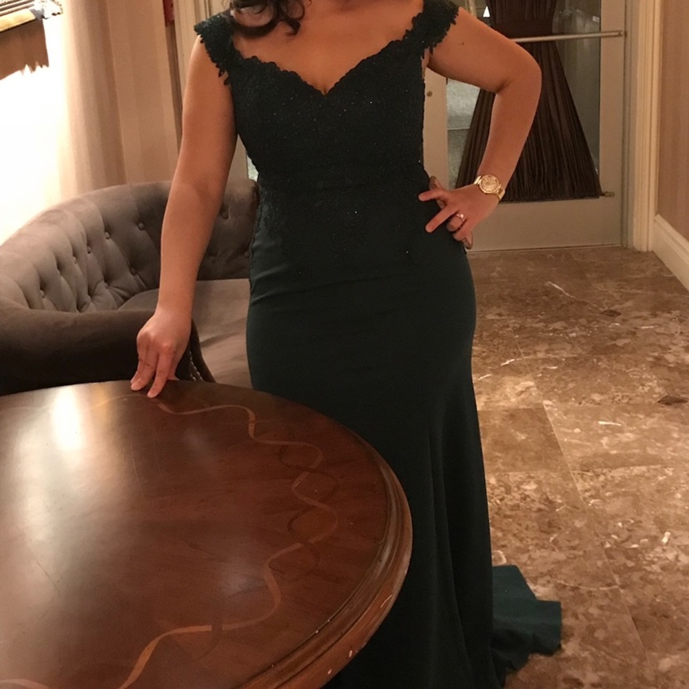 Elegant Emerald Green Off the Shoulder Dress